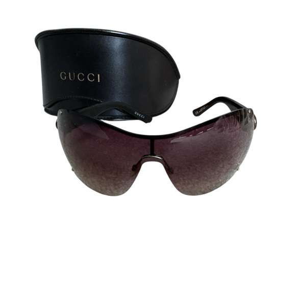 Gucci Black Shield Sunglasses with Sleek Design - Picture 1 of 3